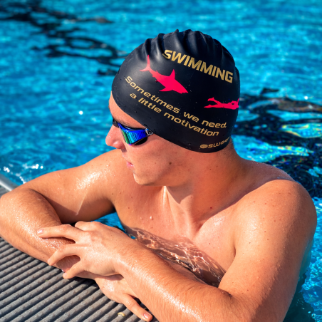 Bonnet SWEAMS Shark Motivation - Gold Red | Les4Nages
