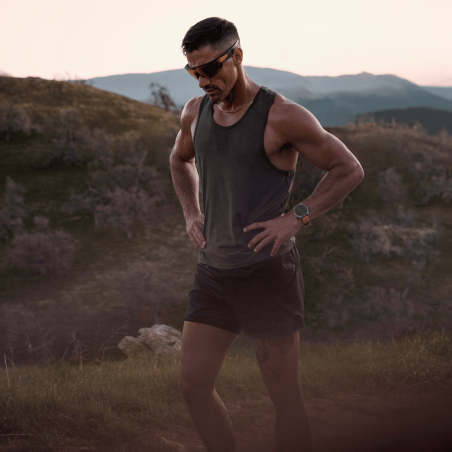OAKLEY META VANGUARD IA White Prizm Saphir - Lunettes solaires connectées avec Caméra et écouteurs intégrés | Les4Nages OAKLEY META VANGUARD IA White Prizm Saphir - Lunettes solaires connectées avec Caméra et écouteurs intégrés | Les4Nages