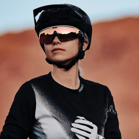 OAKLEY META VANGUARD IA Verres Prizm Rose Gold , Monture Whik - Lunettes solaires connectées avec Caméra et écouteurs intégrés | Les4Nages OAKLEY META VANGUARD IA Verres Prizm Rose Gold , Monture Whik - Lunettes solaires connectées avec Caméra et écouteurs intégrés | Les4Nages